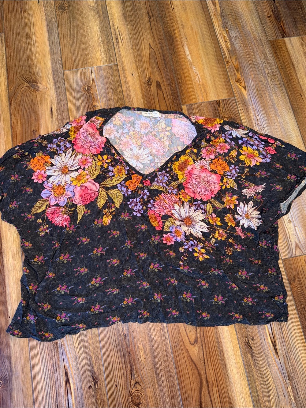 Natural Life Easy V-Neck Top English Garden Charcoal Size Large - Picture 2 of 4